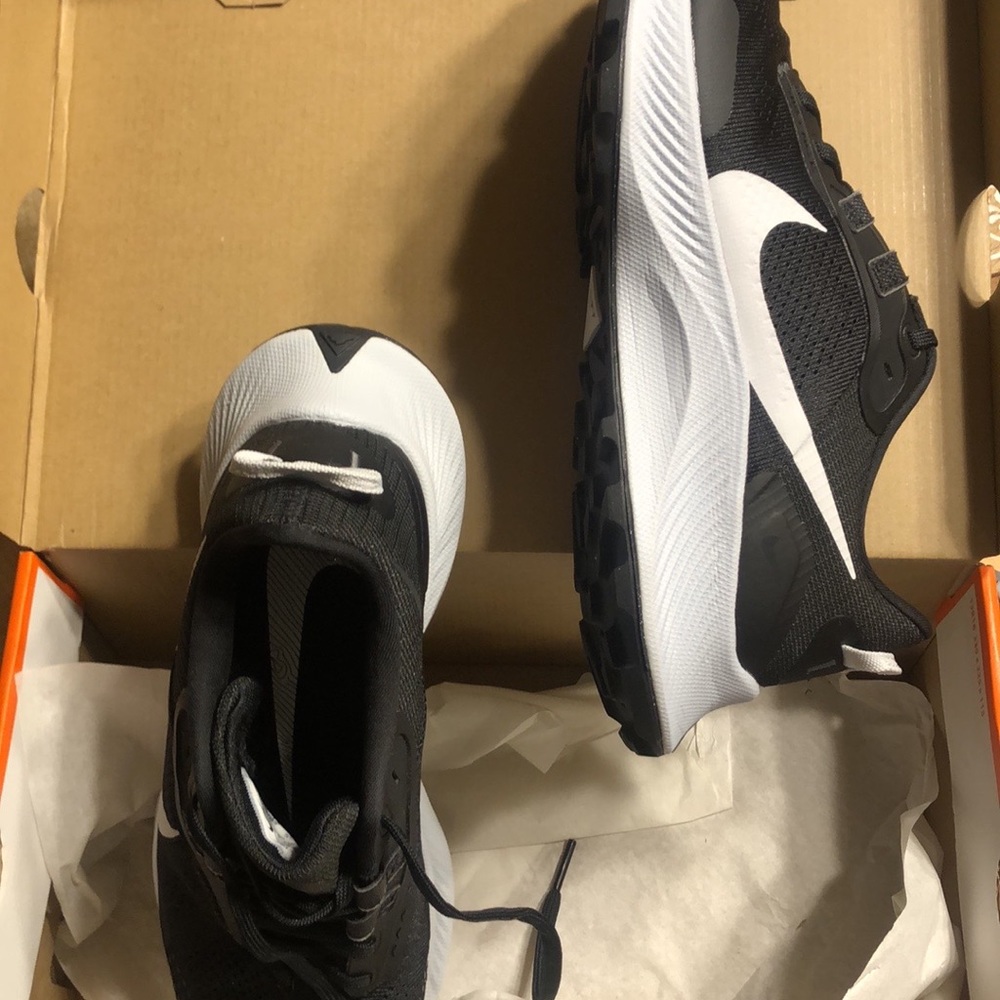 NWT Men’s Trail Running Shoes Energised Movement
Nike React technology size 8.5